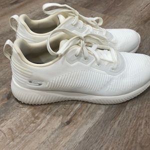 Skecher bob tennis shoes in off white